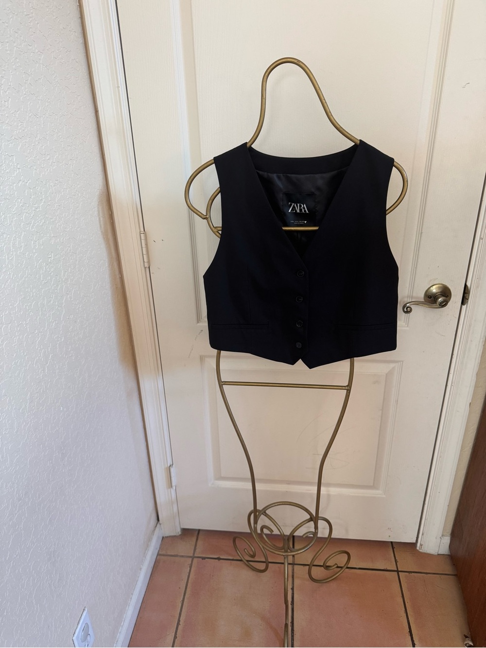 Zara Black Sleek Sleeveless Vest